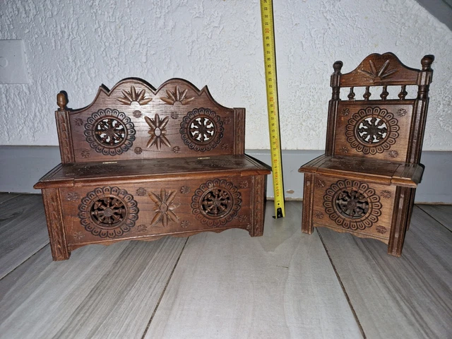Ancien Coffre en Bois Sculpté Mobilier de Poupée Breton