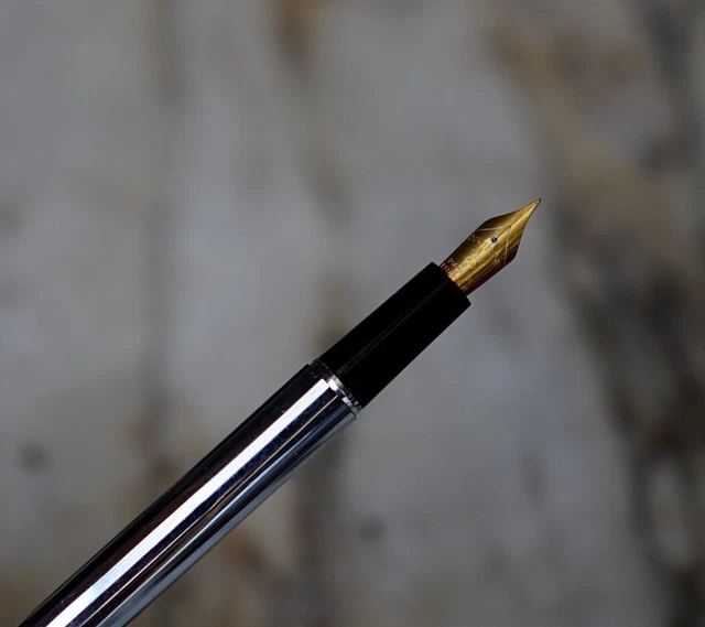 Stylo Plume Waterman Lady Metal Torsade - Plume Or Massif 18 Carats Occasion