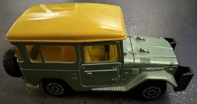 MAJORETTE TOYOTA LAND CRUISER 4 x 4 Raid Pekin Paris