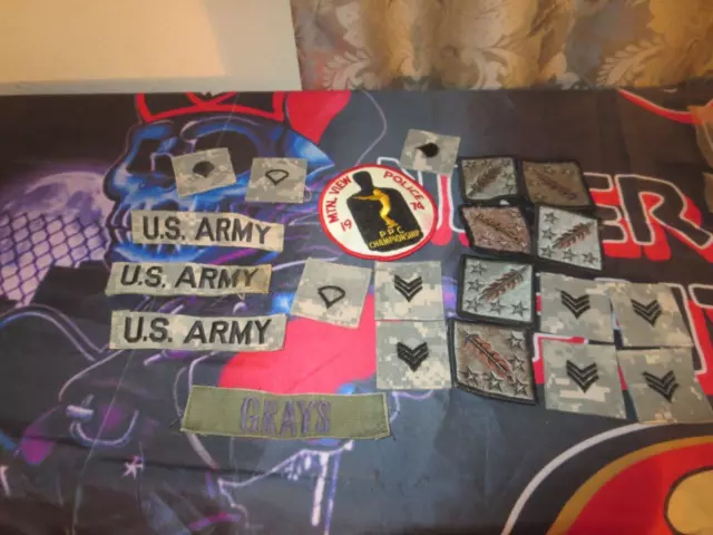 Lot of 18 Assorted U.S.ARMY  Insignia Military Patches SOME ARE Hook-LOOP