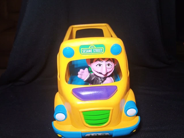 PLAYSKOOL SESAME STREET School Bus Count Von Count Driver $12.99
