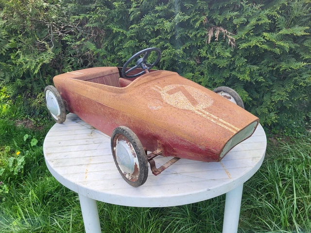 voiture à pédales ancienne