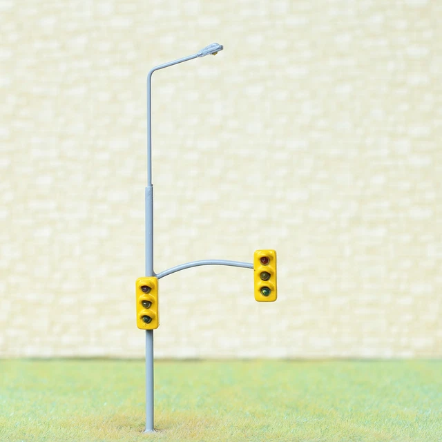 2 X HO / OO scale model railroad traffic signal combined street light 