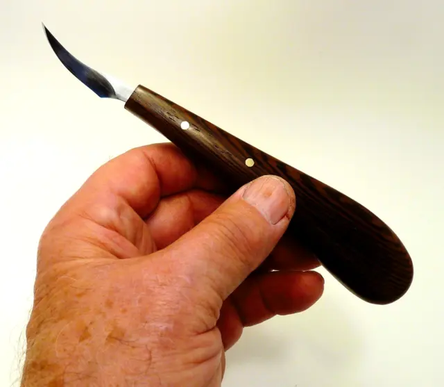 Cuchillo coleccionable hecho a mano GLK #17 tallado en madera y detalle de reducción
