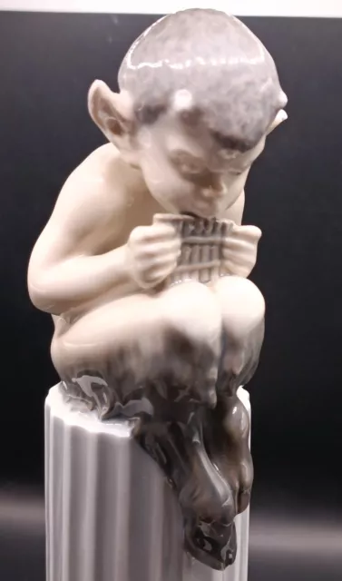 Vintage Figur Kopenhagen Faun auf Säule sitzend Panflöte und Eidechse um 1935