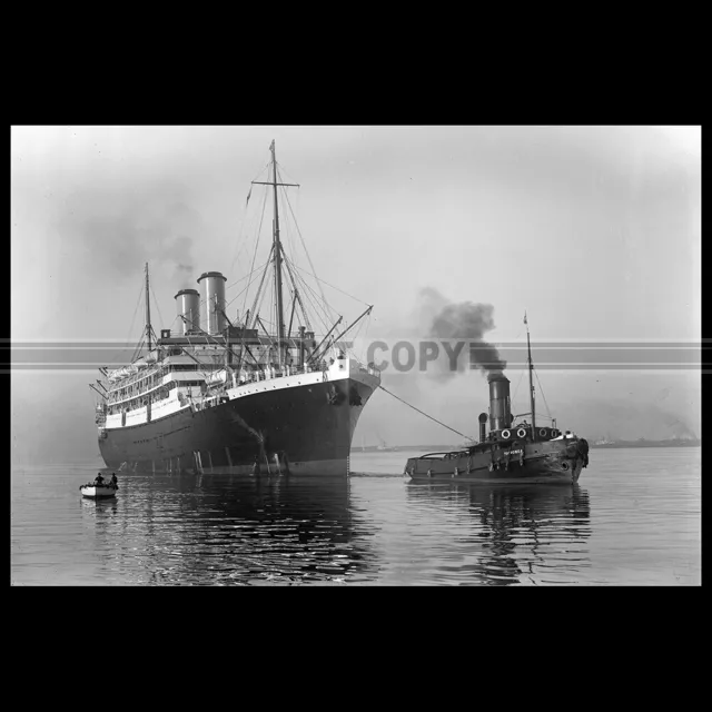 Photo B.003991 RMS OTRANTO & TOORONGA 1926 ORIENT LINE OCEAN LINER & TUGBOAT