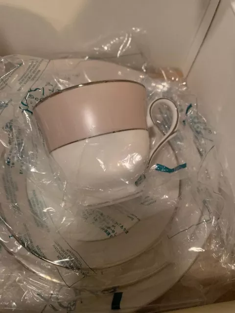 Lenox Fine Bone China 5 Piece Place Setting Federal Platinum Frost NEW