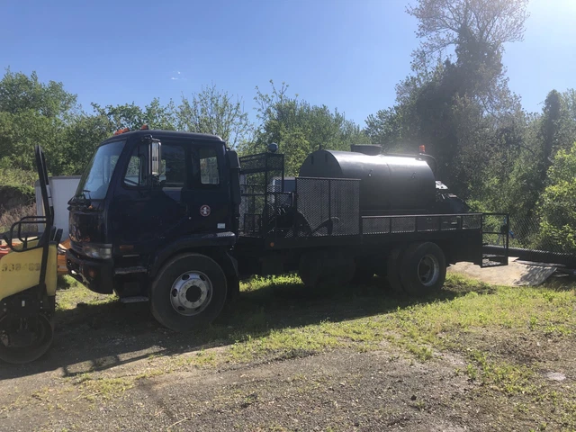 1000 Gallon Ditch Runner Sealcoating Truck 1000 Gallon Ditch Runner Sealcoating Truck