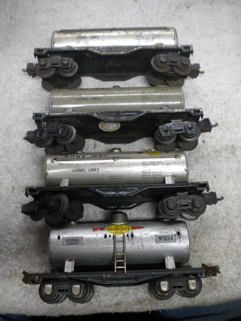 lionel lot of 4 tin tankers #2680, #654, # 2 of #1680 one light, 1 darker