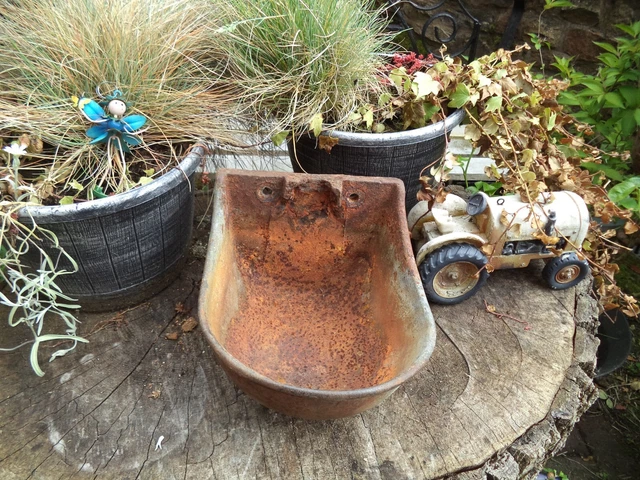 Gallery Detail: Galvanized Cattle Drinker Water Bowl Wall Trough Cast Iron Planter