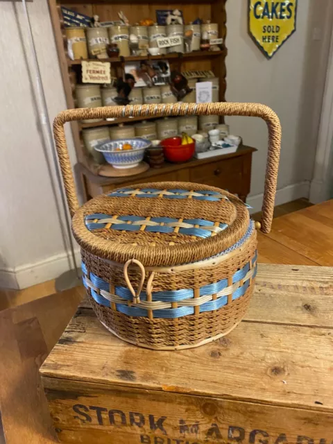 Vintage Wicker / Raffia Lidded Sewing Box / Box with Handle – Great! –