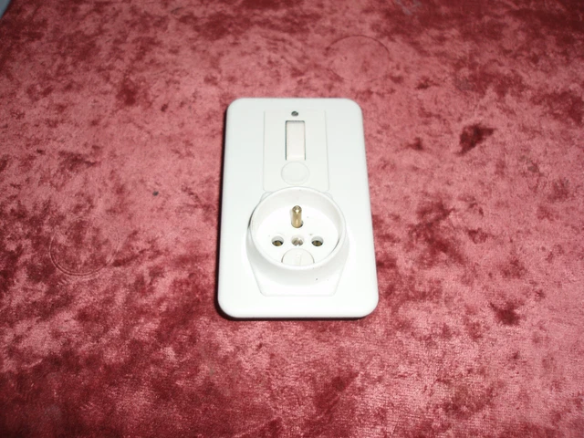 Lot Interrupteur Et Prises Legrand – Série Chambord – 1 Va-et-vient + 2 Prises 2Pôles – Gris