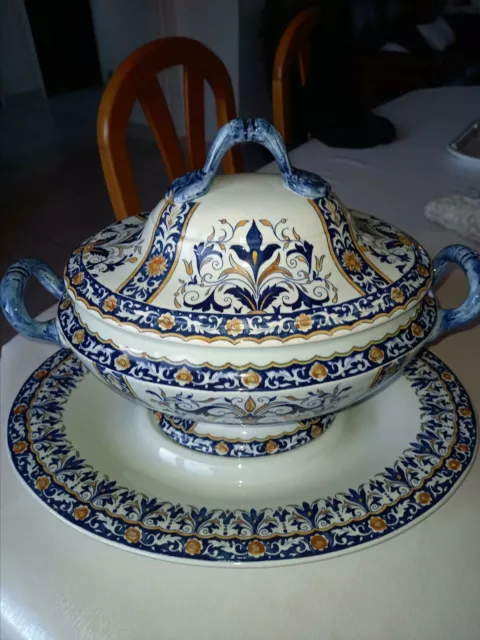 Soupiere en faience de Gien