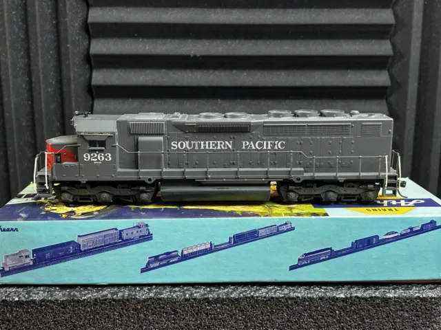 Athearn HO Scale Locomotive Dummy 4126 Southern Pacific RTR SDP-40 LOOK!