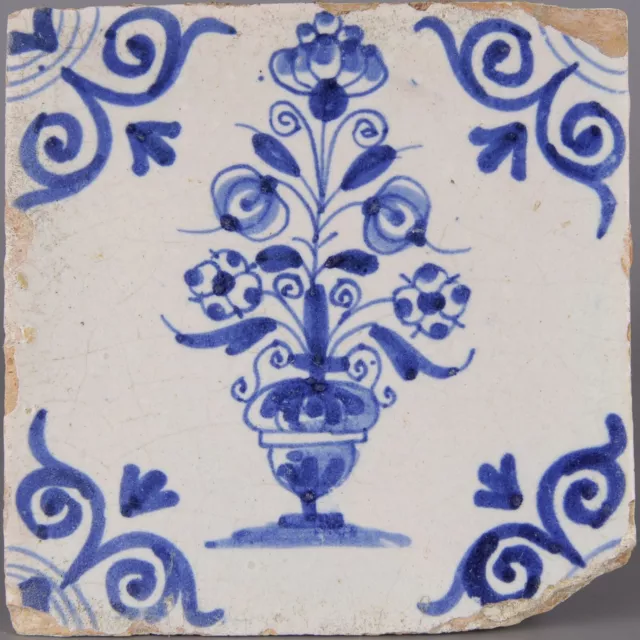 Nice Dutch Delft Blue tile, flowerpot, first half 17th. century.