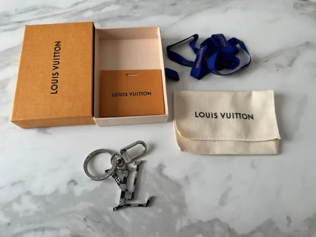 LOUIS VUITTON Key Chain Ring Porte Cartes Distorted Logo MP2918 Steel box used