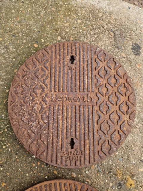 Reclaimed Round Cast Iron Manhole Drain Lid 503mm Hepworth Free P&P keyhole