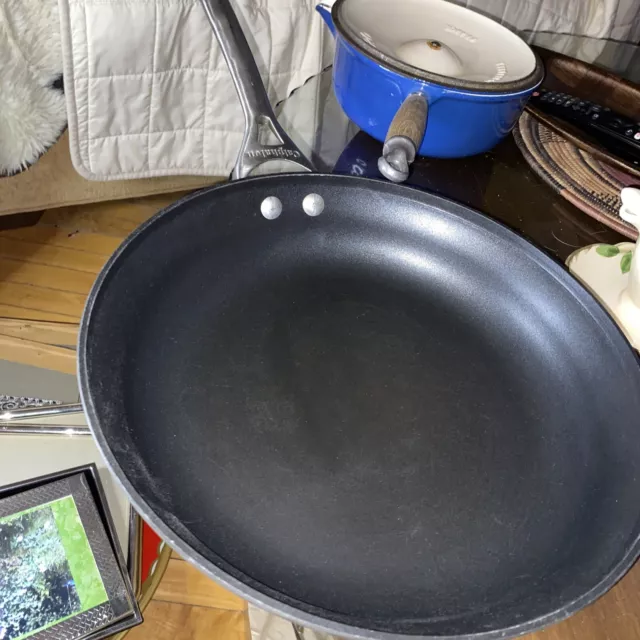 Sartén antiadherente contemporánea Calphalon de 12 pulgadas