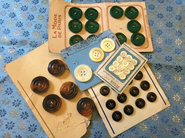 Lot De 12 Boutons Divers En Nacre - Diamètres De 2 Cm à 4 Cm, Idéal Pour Créations Et Customisation