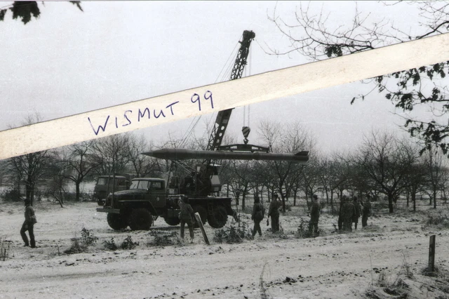 NVA-FOTO DDR OLDTIMER Raketentruppen LKW Ural Kran Rakete Luna EUR 2,00 ...