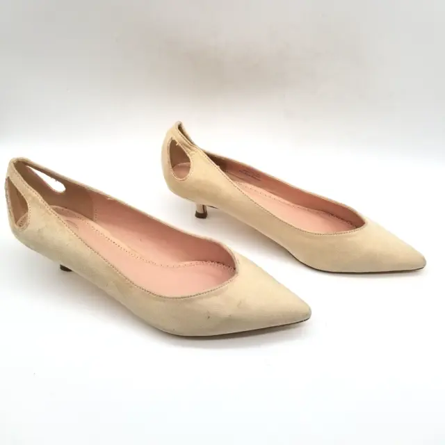 Journee Collection Womens Beige Canvas Pointed Toe Pump Kitten Heels Size 7.5