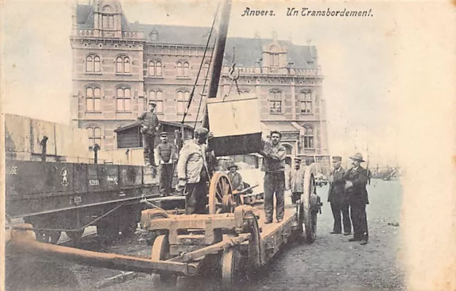 België - ANTWERPEN - De haven - Een overslag