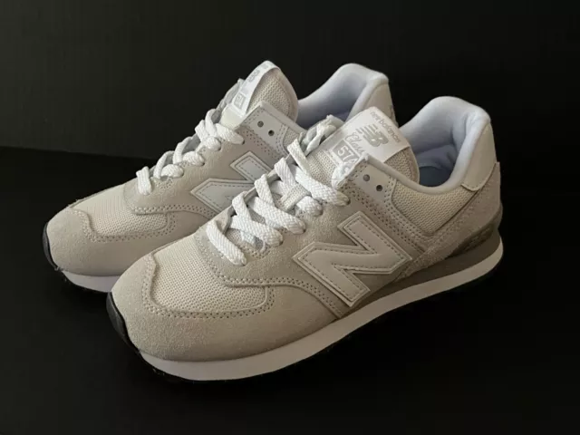 NWOB New Balance Women's 574 Core Classic Shoes WL574EVW Size 8 White Beige