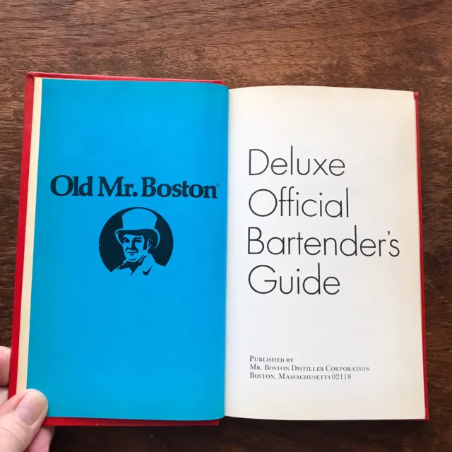 Mr. Boston Deluxe Official Bartenders Guide  54th Printing August 1974 USA 3