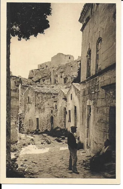 FRANCE CPA uncirculated LES BAUX LE RUE DES FOURS ET LE CHATEAU