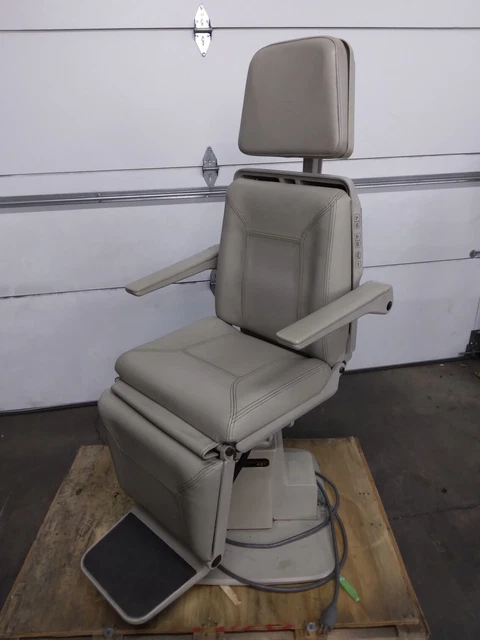 Midmark 491 Power Exam Chair - DAMAGE TO FOOT BOARD HINGE