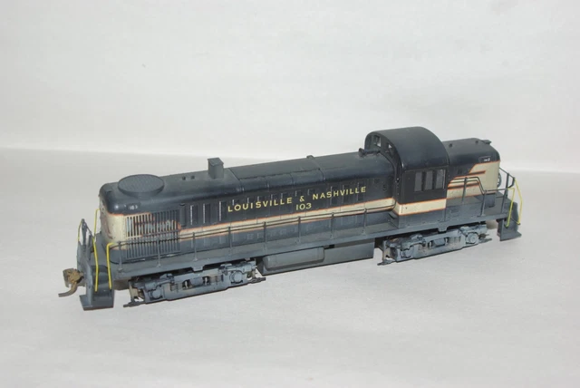 HO scale locomotive custom Stewart Louisville & Nashville RR Alco RS-3 WEATHERED HO scale locomotive custom Stewart Louisville & Nashville RR Alco RS-3 WEATHERED