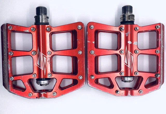 Used Straitline Components Defacto Flat Pedal - Red