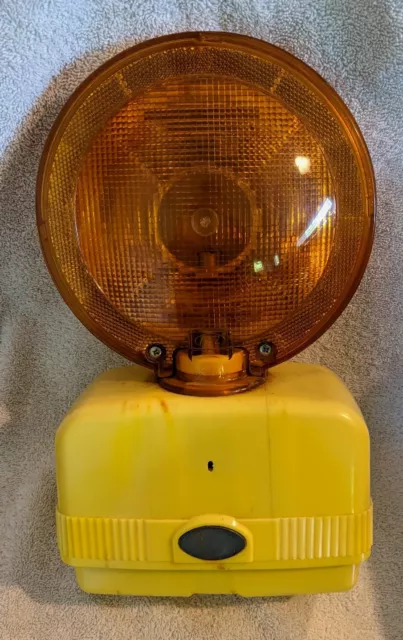 Construction Signal Barricade Yellow Flashing Warning Light .