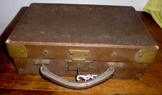 Ancienne valise pour enfant - France