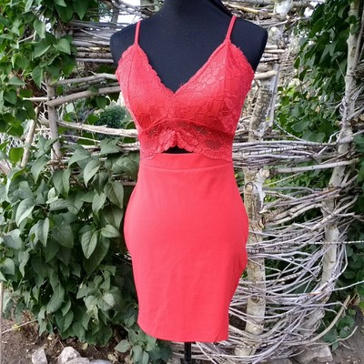 Haute Monde Red Bodycon Dress Size M Knee Length Sleeveless Lace Belly Hole