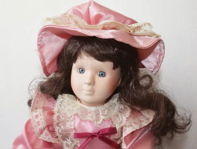 THE CLASSIC NATACHA Collection Porcelain Doll Numbered 40cm 10.26