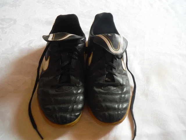 Nike Tiempo schuhe 38,5 Jungen Hallenschuhe Sportschuhe Fußballschuhe