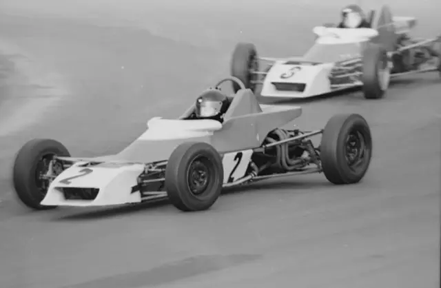 33 Motorrennnegative. Formula Ford Racing