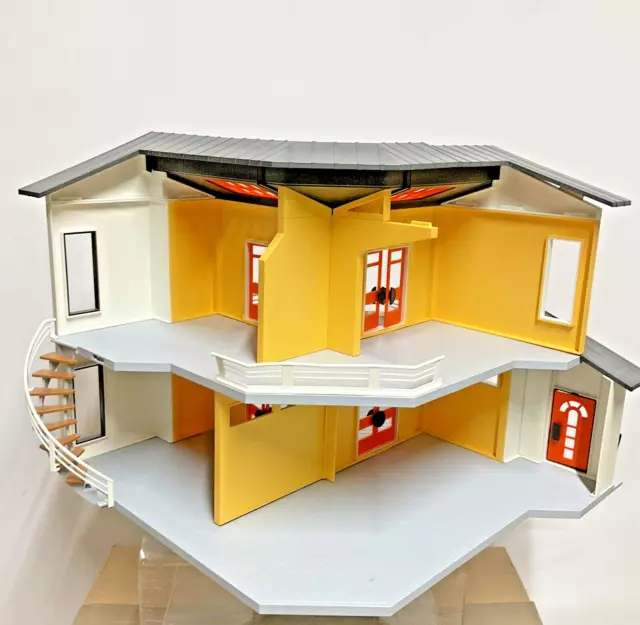 PLAYMOBIL City Life 9266 Modern house, with light and sound