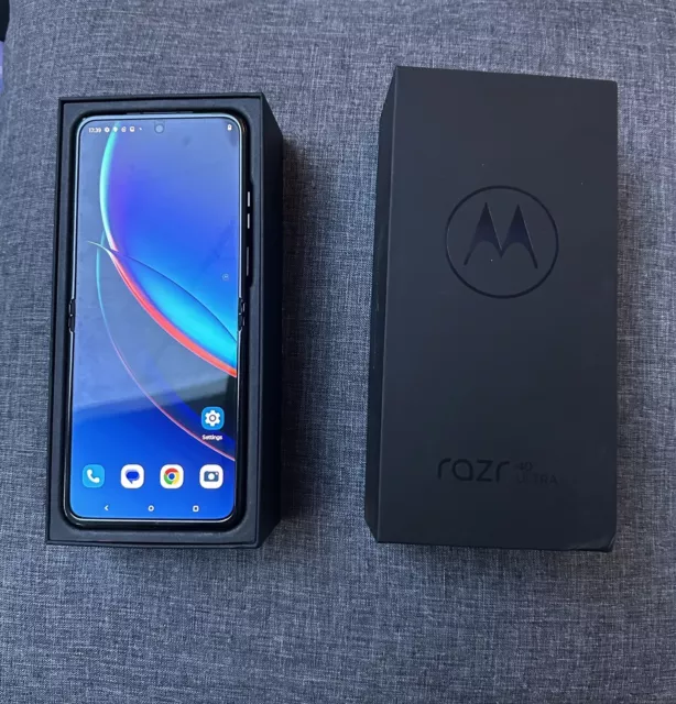NO RESERVE! Motorola razr 40 ultra 256GB Infinite Black (Unlocked) (Dual SIM)