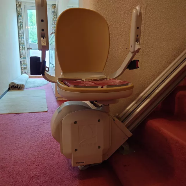 Stairlift :  Acorn 130 T700 LH UK PS.  Straight. Length:  4 metres . Two  Used.