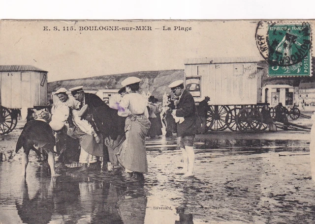 Antique postcard postcard BOULOGNE-SUR-MER la beach trailers stamped 1910