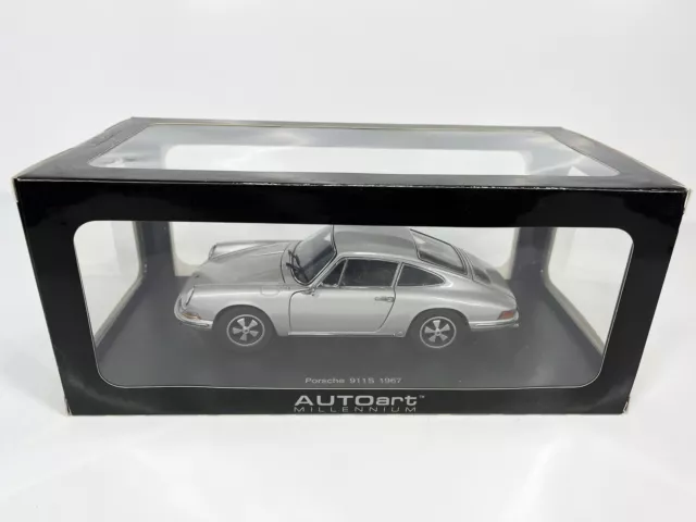 1:18 - AutoArt - 77916 Porsche 911 S 1967 Silver // VO 13 407