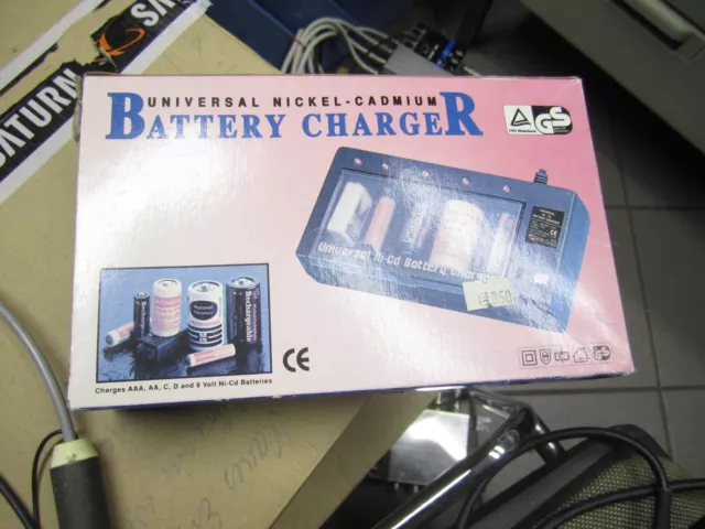 Ladegerät Ni-Cd für AA,AAA,C,D und 9V, Universal-Battery-Charger