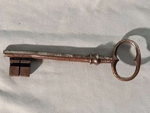 Large 6 1/4"  Wrought Iron Antique  Key, 18th / 19th Century (?), #4/10 2