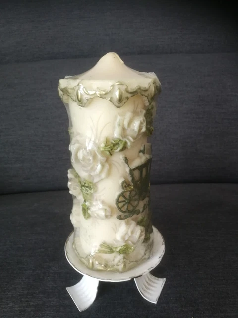 Hochzeitskerze_oppulent verziert mit Rosen und Hochzeitskutsche_mit Ständer