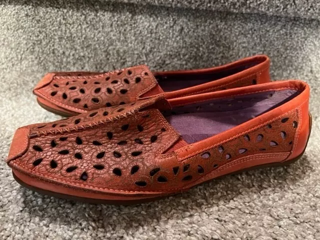 Taos Expose Red Lazer Cut out Leather Slip On Moc  Shoes sz 7