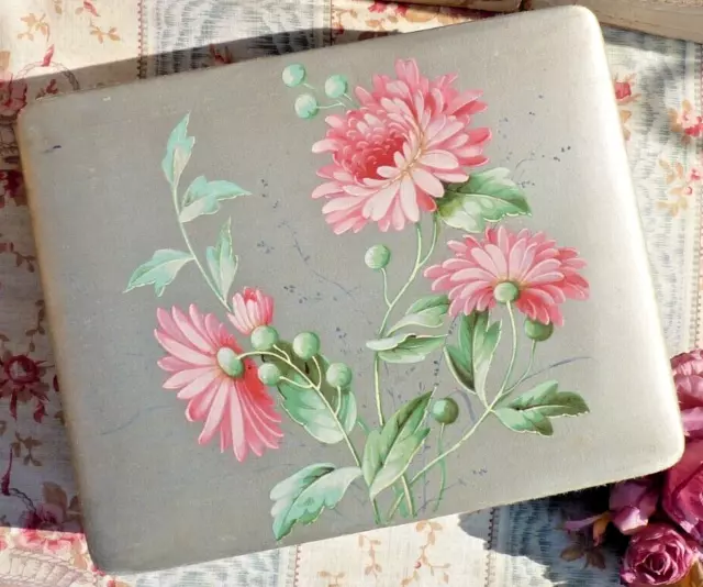 ANCIENNE BOITE recouverte de SOIE peinte de pivoines stylisées vers 1900