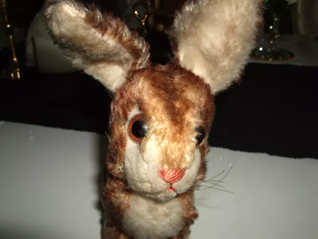 Brauner Steiff Hoppelhase in Mohairplüsch aus den 50er/60er Jahren - 19 x 15 cm