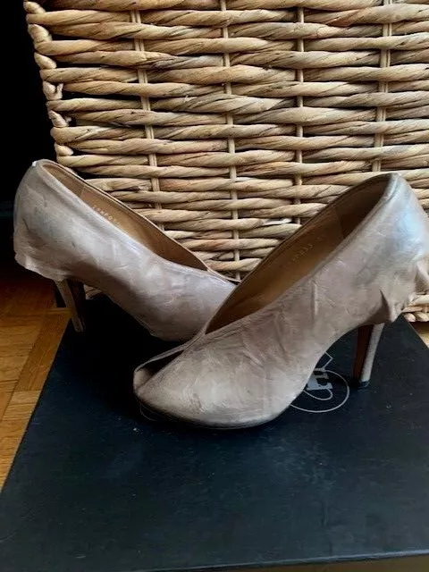 MAISON MARGIELA: $895 Brown, Leather Peep-Toe Heels/Pumps Sz:39 Italy